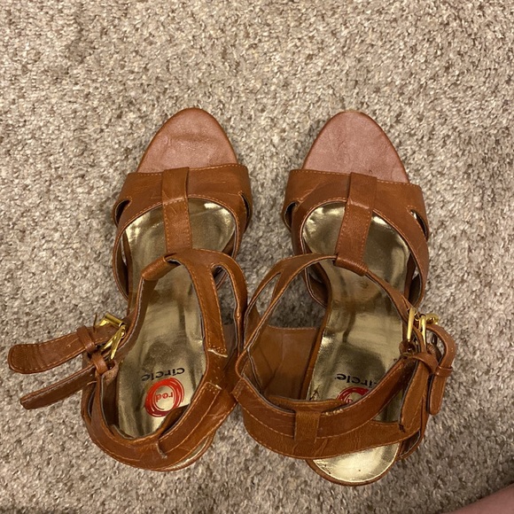 Size 7.5 heels - Picture 5 of 8